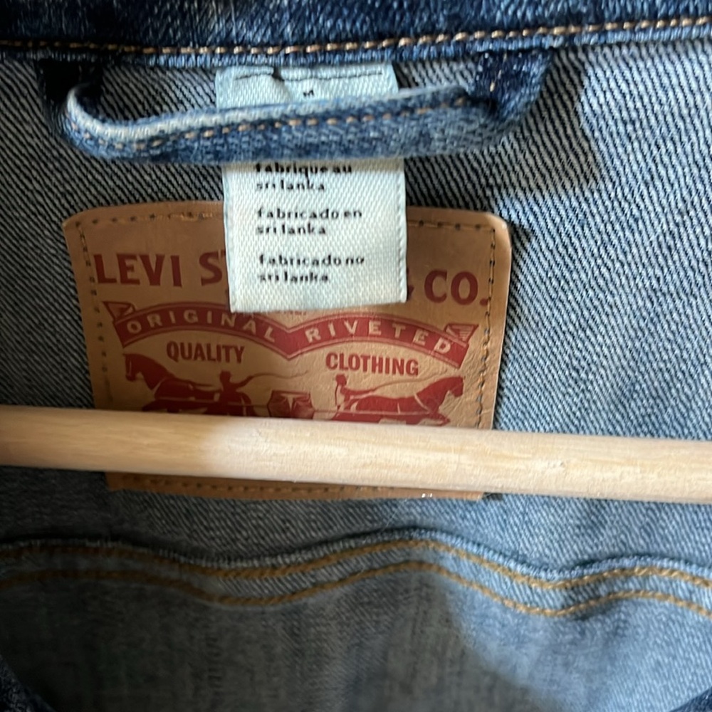 Levi's Blue Jean Jacket Classic Denim Style - Picture 2 of 5